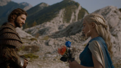 extant_GameOfThrones_4x01-TwoSwords_4678