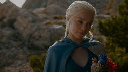 extant_GameOfThrones_4x01-TwoSwords_4686