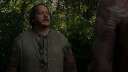extant_GameOfThrones_4x01-TwoSwords_5043
