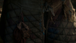 extant_GameOfThrones_4x01-TwoSwords_5076