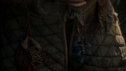 extant_GameOfThrones_4x01-TwoSwords_5078