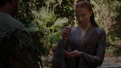 extant_GameOfThrones_4x01-TwoSwords_5085