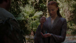 extant_GameOfThrones_4x01-TwoSwords_5086