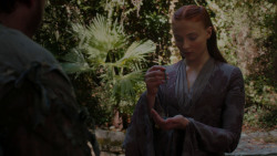 extant_GameOfThrones_4x01-TwoSwords_5087