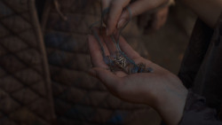 extant_GameOfThrones_4x01-TwoSwords_5090