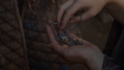 extant_GameOfThrones_4x01-TwoSwords_5091