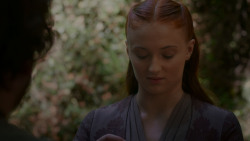 extant_GameOfThrones_4x01-TwoSwords_5109