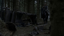 extant_GameOfThrones_4x01-TwoSwords_5187