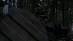 extant_GameOfThrones_4x01-TwoSwords_5196