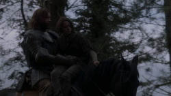 extant_GameOfThrones_4x01-TwoSwords_5226