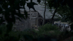 extant_GameOfThrones_4x01-TwoSwords_5311