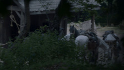 extant_GameOfThrones_4x01-TwoSwords_5330