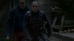 extant_GameOfThrones_4x01-TwoSwords_5343