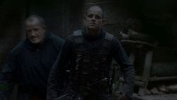 extant_GameOfThrones_4x01-TwoSwords_5344