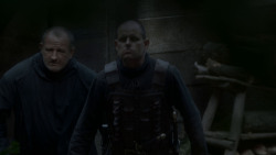 extant_GameOfThrones_4x01-TwoSwords_5345