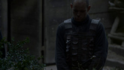 extant_GameOfThrones_4x01-TwoSwords_5382