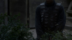 extant_GameOfThrones_4x01-TwoSwords_5386