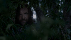 extant_GameOfThrones_4x01-TwoSwords_5394