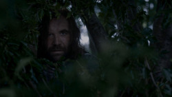 extant_GameOfThrones_4x01-TwoSwords_5402