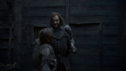 extant_GameOfThrones_4x01-TwoSwords_5426
