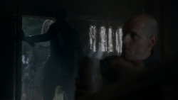 extant_GameOfThrones_4x01-TwoSwords_5439
