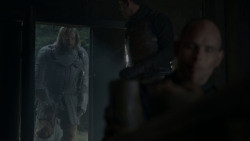 extant_GameOfThrones_4x01-TwoSwords_5446