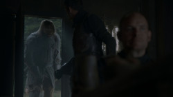 extant_GameOfThrones_4x01-TwoSwords_5447