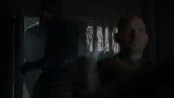 extant_GameOfThrones_4x01-TwoSwords_5448