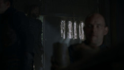 extant_GameOfThrones_4x01-TwoSwords_5449