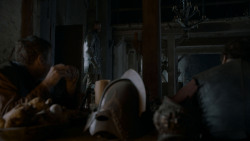 extant_GameOfThrones_4x01-TwoSwords_5452