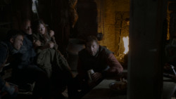 extant_GameOfThrones_4x01-TwoSwords_5459