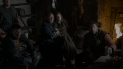 extant_GameOfThrones_4x01-TwoSwords_5462