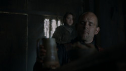 extant_GameOfThrones_4x01-TwoSwords_5485