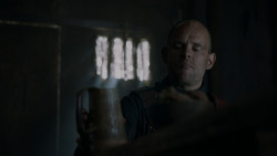 extant_GameOfThrones_4x01-TwoSwords_5486