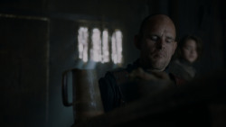 extant_GameOfThrones_4x01-TwoSwords_5487