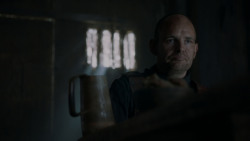 extant_GameOfThrones_4x01-TwoSwords_5488