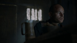 extant_GameOfThrones_4x01-TwoSwords_5491