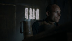 extant_GameOfThrones_4x01-TwoSwords_5492