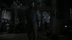 extant_GameOfThrones_4x01-TwoSwords_5494