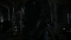 extant_GameOfThrones_4x01-TwoSwords_5501