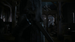 extant_GameOfThrones_4x01-TwoSwords_5502