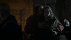 extant_GameOfThrones_4x01-TwoSwords_5522