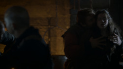 extant_GameOfThrones_4x01-TwoSwords_5523