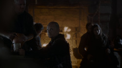extant_GameOfThrones_4x01-TwoSwords_5539