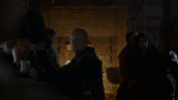 extant_GameOfThrones_4x01-TwoSwords_5540