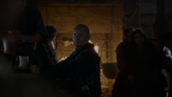extant_GameOfThrones_4x01-TwoSwords_5541