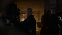 extant_GameOfThrones_4x01-TwoSwords_5542