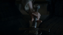 extant_GameOfThrones_4x01-TwoSwords_5550