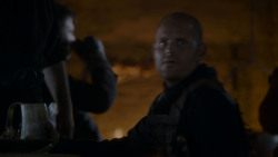 extant_GameOfThrones_4x01-TwoSwords_5553