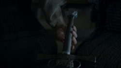 extant_GameOfThrones_4x01-TwoSwords_5557